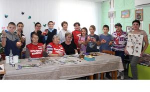 Серебряные волонтеры с учащимися Уйской школы-интернат VIII вида провели мастер-класс