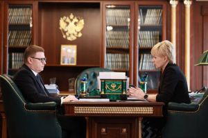 Омбудсмен Юлия Сударенко поблагодарила губернатора Алексея Текслера за обширный пакет мер соцподдержки участников СВО