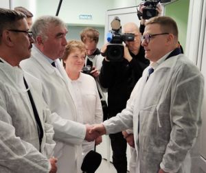 Губернатор Алексей Текслер посетил районную больницу в Уйском