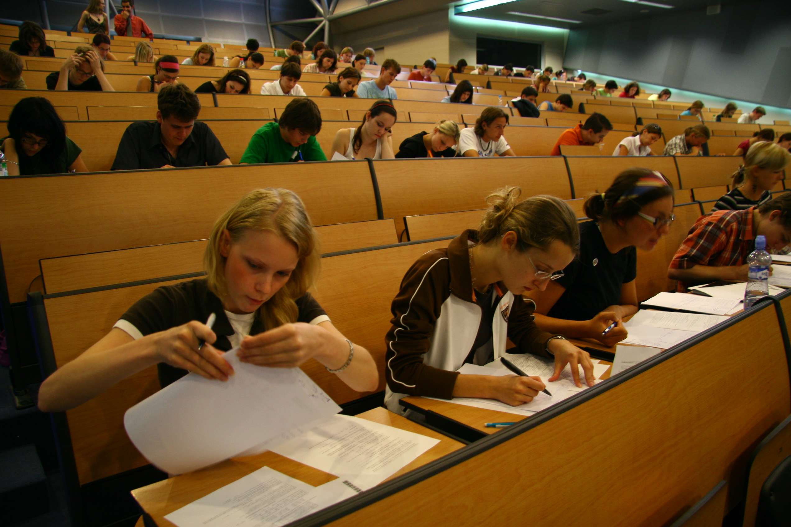 Сдают ли экзамены в университете