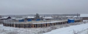 В Белово расчищают хоккейный корт