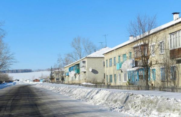 В Мирном убрали наледь с улиц