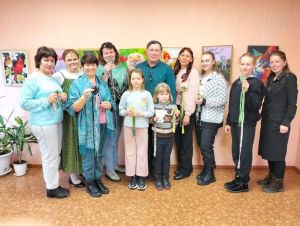В Уйском ДНТ прошел мастер-класс по чичковскому плетению