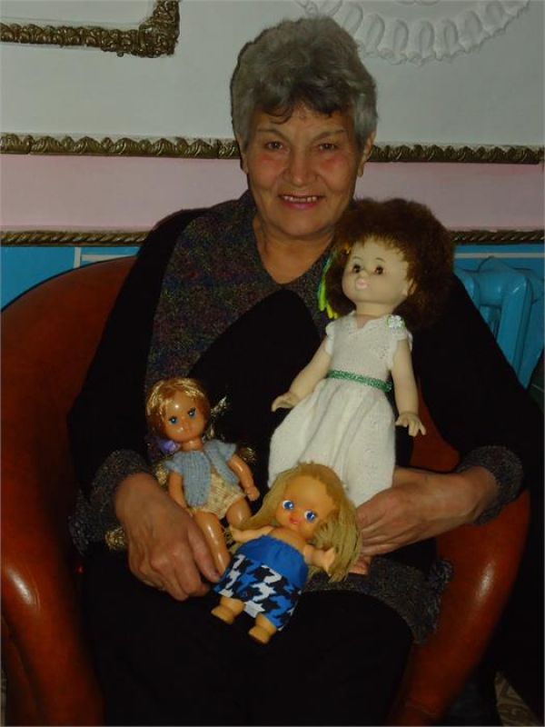 Жительница Маслово реставрирует куклы 70-90 годов