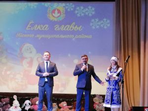 В Уйском ДК &laquo;Колос&raquo; прошла елка главы района-2024