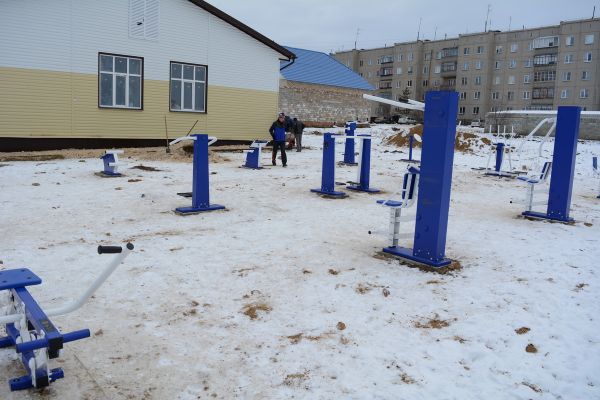 Жители Уйского смогут заниматься на тренажерах