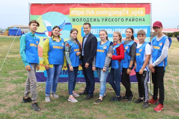 В Уйском волонтеры помогли одинокой пенсионерке