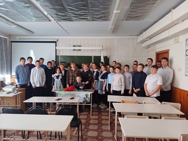 В Мирненской школе открыли пятую &laquo;Парту Героя&raquo; в память о выпускнике Владимире Афанасьеве
