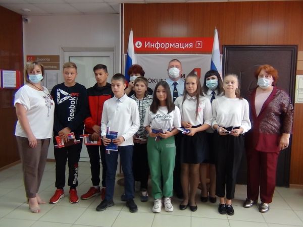 В преддверии Дня России 7 подростков из Уйского района получили паспорта