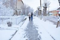 В Уйском районе расчищают дороги после снегопада
