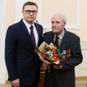 Алексей Текслер вручил ветеранам медали в честь 75-летия Победы