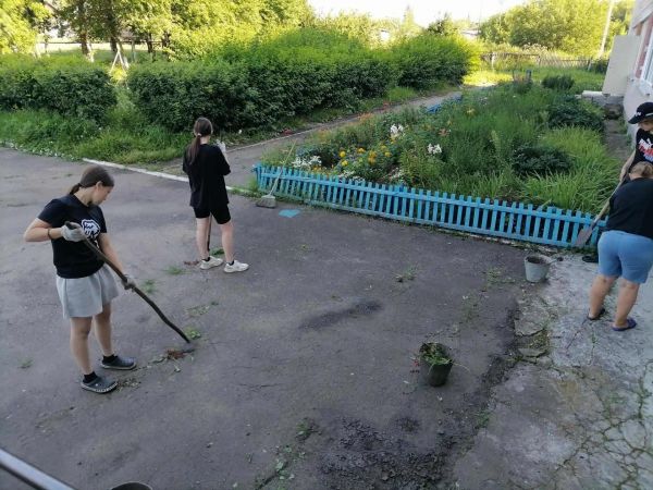 В Ларинской школе завершила работу трудовая бригада