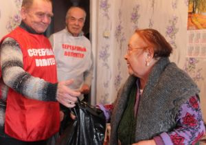 В Уйском серебряные волонтеры приносят горячие обеды одиноким пенсионерам, проживающим в Доме ветеранов
