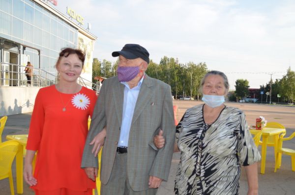 В Уйском чествовали молодые семьи района