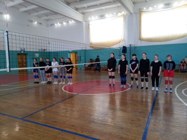 В Уйском прошли соревнования по волейболу