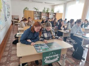 В Уйской школе открыли &laquo;Парту героя&raquo;