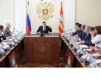 Губернатор Алексей Текслер провел совещание с представителями Федерации профсоюзов региона