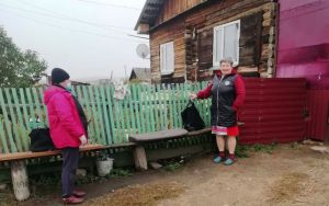 В Уйском районе соцработники продолжают помогать в период пандемии