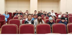 Сегодня в Уйском ДК &laquo;Колос&raquo; продемонстрировали фильм о клубе &laquo;Трактор&raquo;