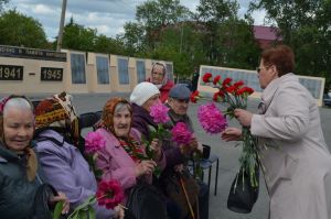 Сегодня в Уйском в День памяти и скорби на площади ДК &laquo;Колос&raquo; прошел митинг