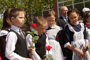 Школьники первого сентября сядут за парты, а не за компьютеры