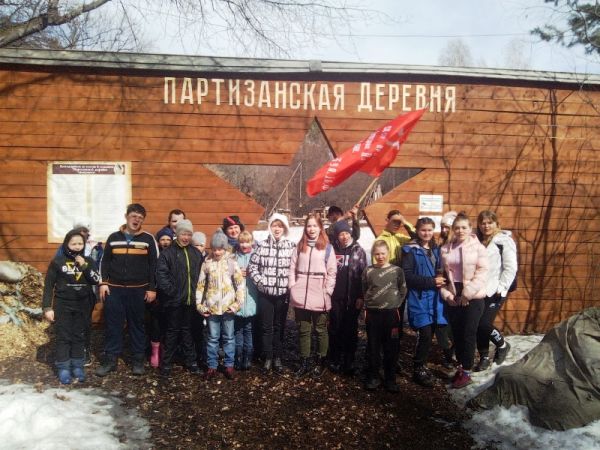 Ученики Нижнеусцелемовской школы посетили выставочный комплекс «Партизанская деревня»
