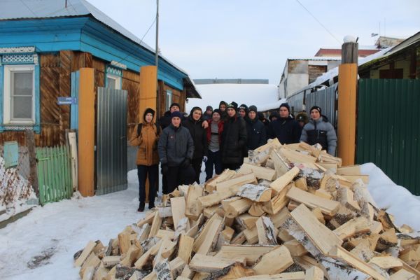 В Уйском волонтеры оказали помощь пожилому мужчине