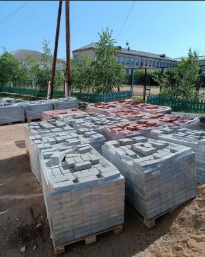 В Уйской школе-интернате VIII вида благоустраивают территорию
