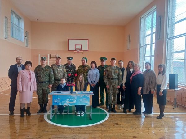 В Беловской школе торжественно открыли  &laquo;Парту героя&raquo;