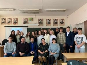 Уйские старшеклассники побеседовали с самобытными поэтами