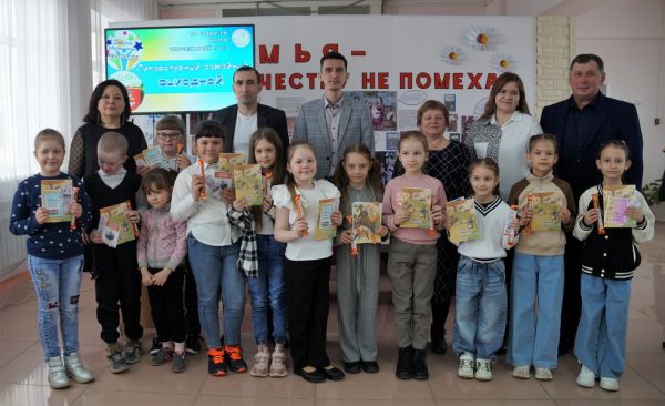 В Уйской библиотеке прошел литературный &laquo;Семейный выходной&raquo;