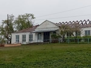 В Кумлякском сельском клубе идет ремонт кровли и потолка