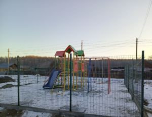 В селах Уйского района благоустраивают детские и спортивные площадки