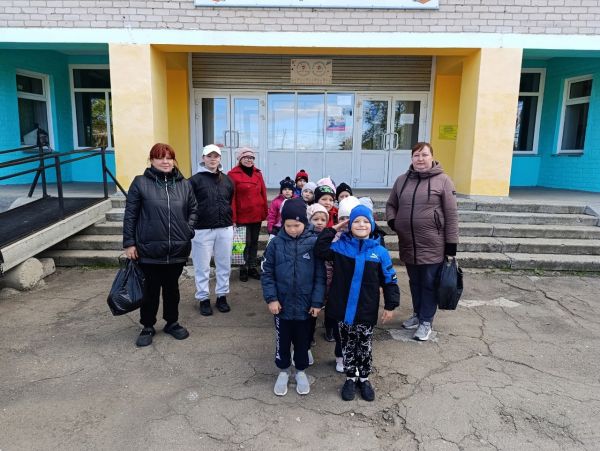 Родители первоклассников Ларинской школы организовали акцию &laquo;Мы в поход&raquo;