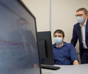 Губернатор Алексей Текслер посетил областной центр мониторинга за атмосферным воздухом