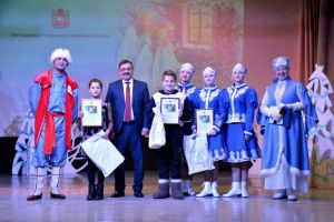Сегодня в Уйском ДК &laquo;Колос&raquo; состоялась Рождественская елка губернатора