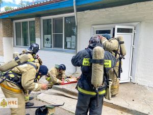 Пожарные из Уйского побывали в &laquo;Сосновом бору&raquo;