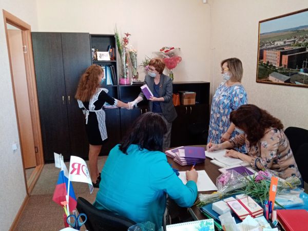 Выпускникам Уйского района вручили аттестаты