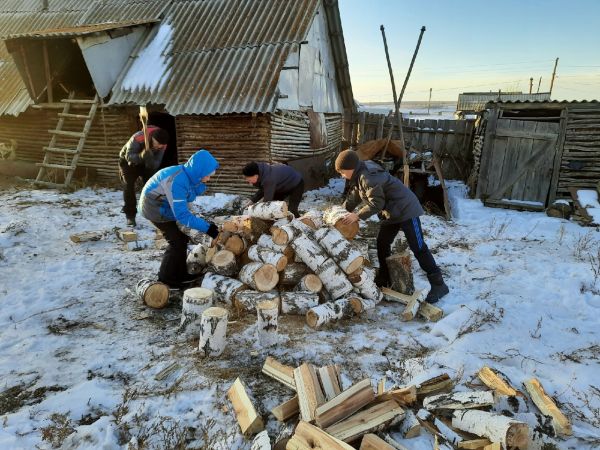 В Уйском наградили активных волонтеров