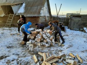В Уйском наградили активных волонтеров
