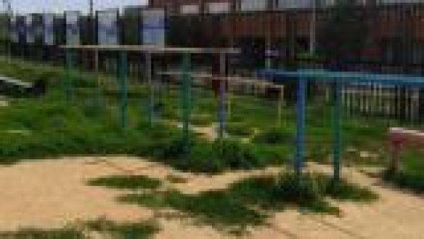 В поселке Восточном установили спортивную площадку