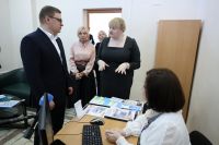 Губернатор Алексей Текслер посетил службу социальной поддержки для участников СВО, их семей