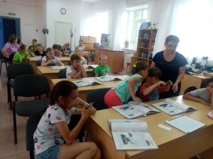 В Уйской библиотеке школьников познакомили с книгой о войне