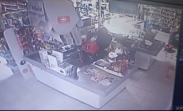Воров, укравших сигареты из сетевого магазина в Уйском, поймали в Сосновском районе