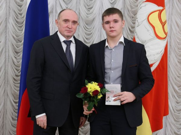Школьникам Челябинской области вручили паспорта в резиденции губернатора