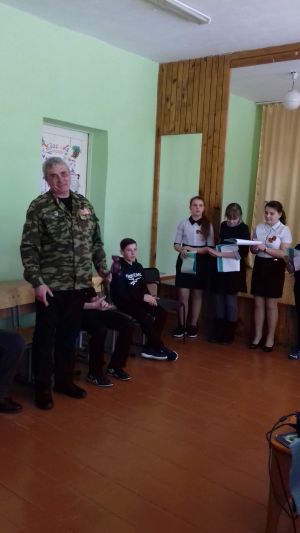 В Беловской школе встретились с участником боевых действий