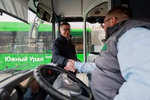 Губернатор Алексей Текслер осмотрел автобусы, закупленные для Челябинска