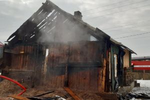 В Петропавловке и Мирном сгорели дом и надворные постройки