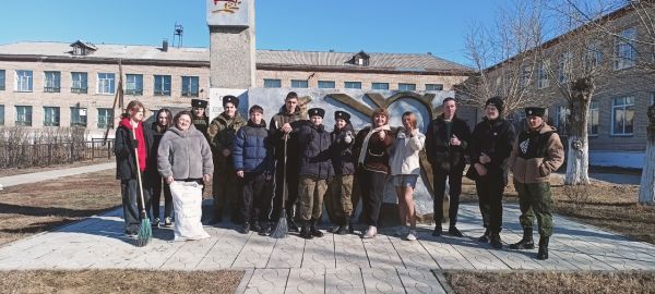 Студенты Уйского филиала вышли на субботник