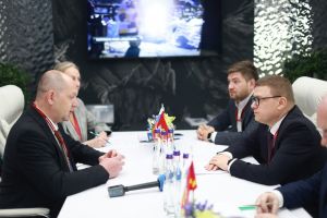 На экономическом форуме подписано соглашение о модернизации птицефабрики в УрФО